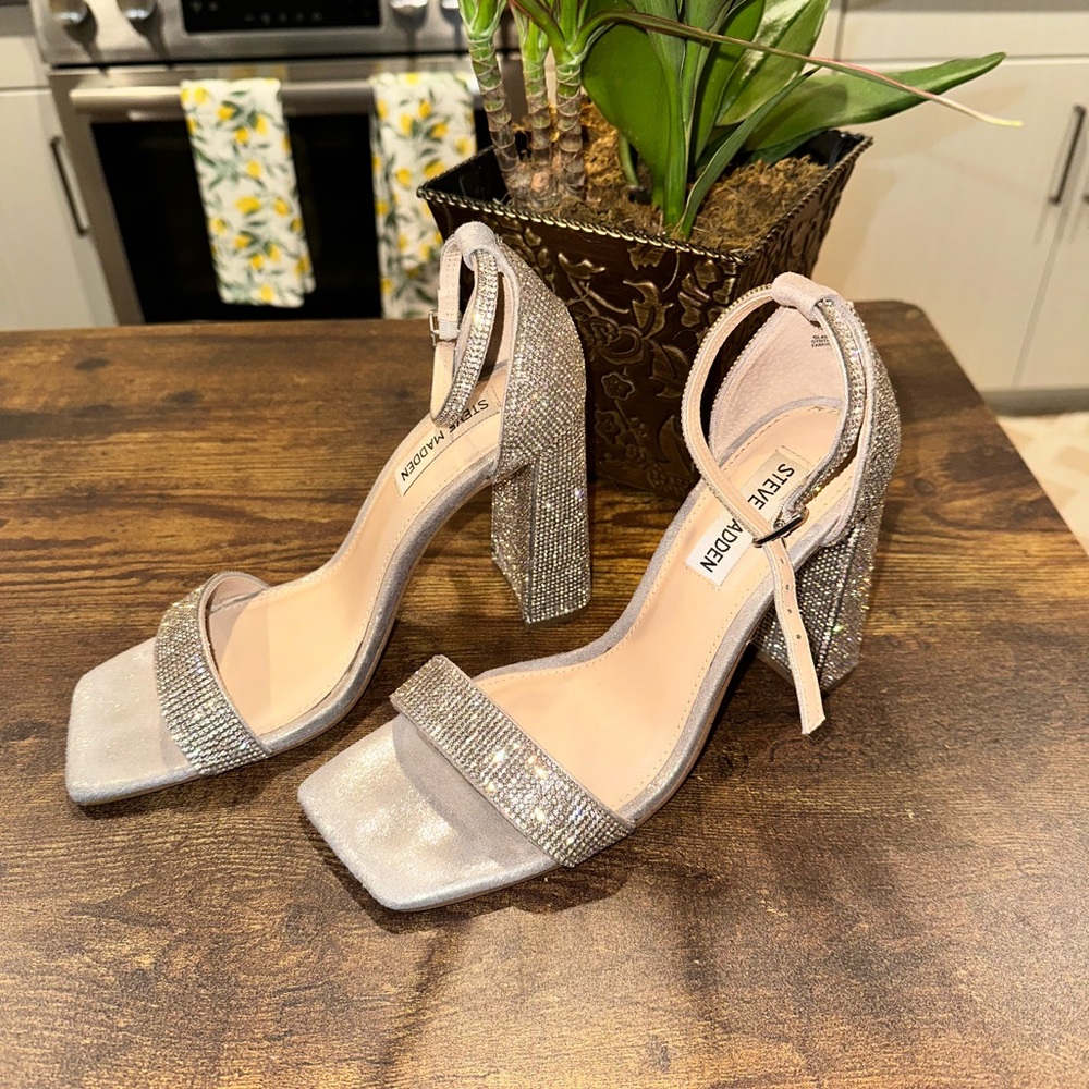Steve Madden Women's Tiaa Heeled Sandal | EUC